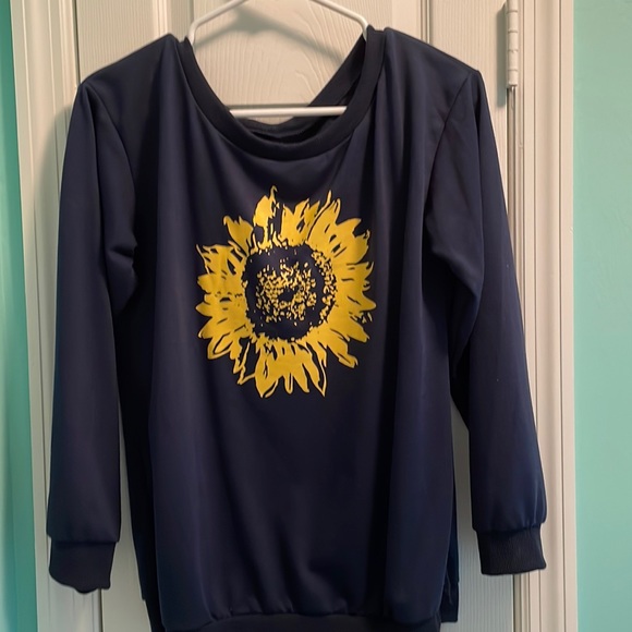 Tops - Oversized sun flower shirt